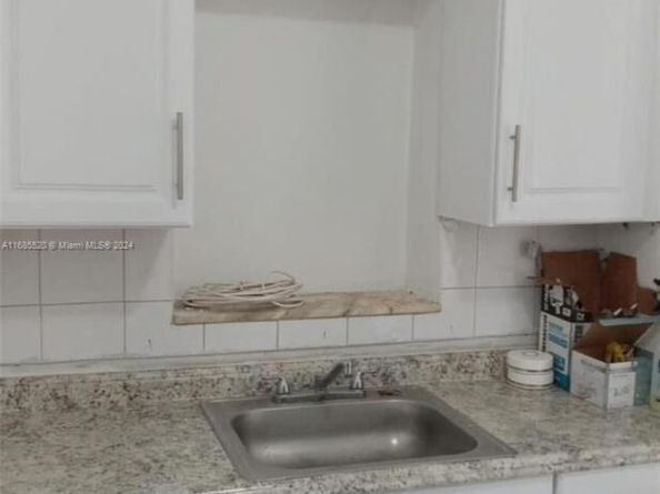 1419 NW 44th St, Miami FL 33142