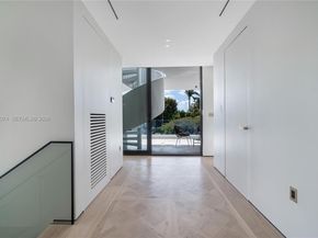 1045 W 47th Ct, Miami Beach FL 33140