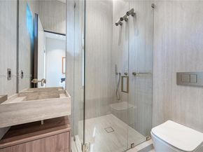 1045 W 47th Ct, Miami Beach FL 33140