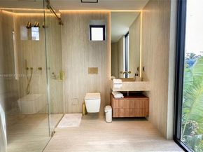 1045 W 47th Ct, Miami Beach FL 33140