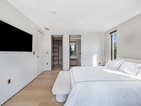 1045 W 47th Ct, Miami Beach FL 33140