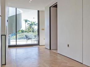 1045 W 47th Ct, Miami Beach FL 33140