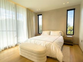 1045 W 47th Ct, Miami Beach FL 33140