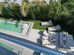 1045 W 47th Ct, Miami Beach FL 33140