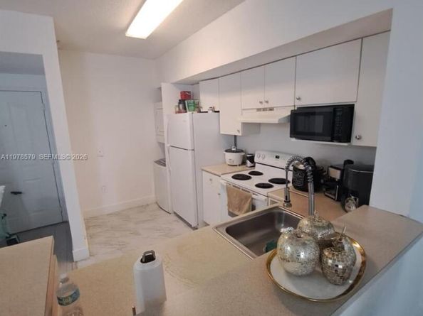 5077 NW 7th St 912, Miami FL 33126