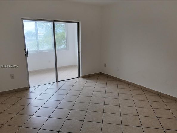 18900 NE 3rd Ct 5285, Miami FL 33179