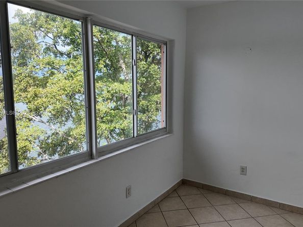 18900 NE 3rd Ct 5285, Miami FL 33179