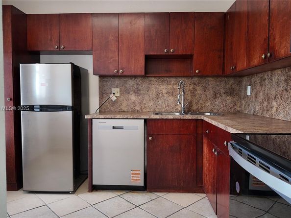18900 NE 3rd Ct 5285, Miami FL 33179