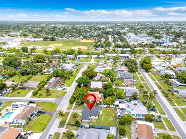6117 NW 9th St, Margate FL 33063