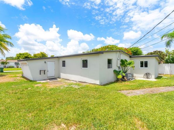 6117 NW 9th St, Margate FL 33063