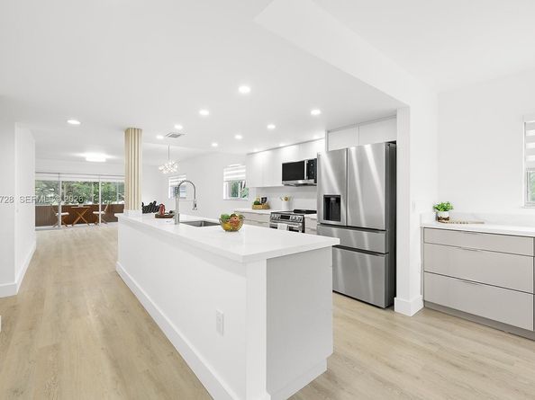 13105 SW 16th Ct 314L, Pembroke Pines FL 33027