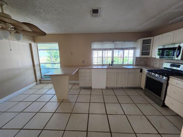 10551 Sunset Strip, Sunrise FL 33322