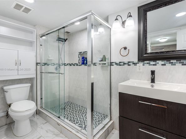 2450 NE 135th St 607, North Miami FL 33181
