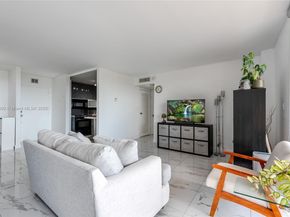 2450 NE 135th St 607, North Miami FL 33181
