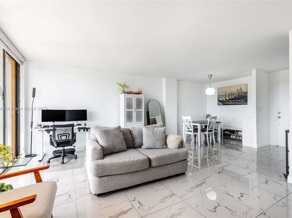 2450 NE 135th St 607, North Miami FL 33181