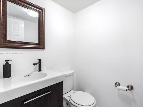 2450 NE 135th St 607, North Miami FL 33181