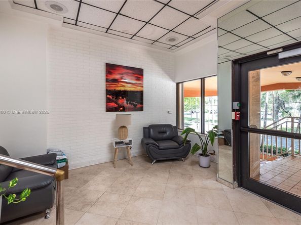 2450 NE 135th St 607, North Miami FL 33181