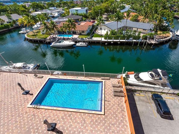 2450 NE 135th St 607, North Miami FL 33181
