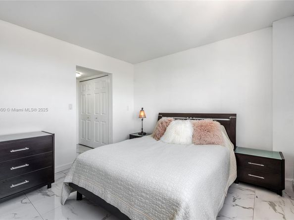 2450 NE 135th St 607, North Miami FL 33181