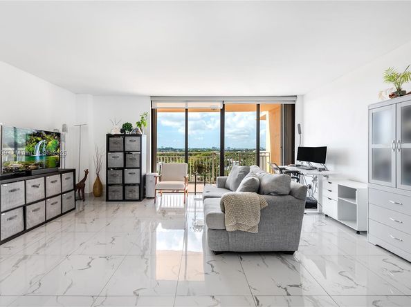 2450 NE 135th St 607, North Miami FL 33181