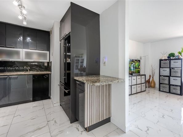 2450 NE 135th St 607, North Miami FL 33181