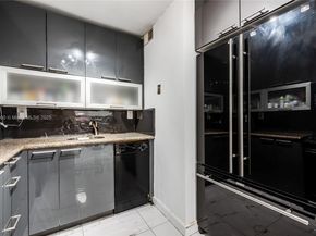 2450 NE 135th St 607, North Miami FL 33181