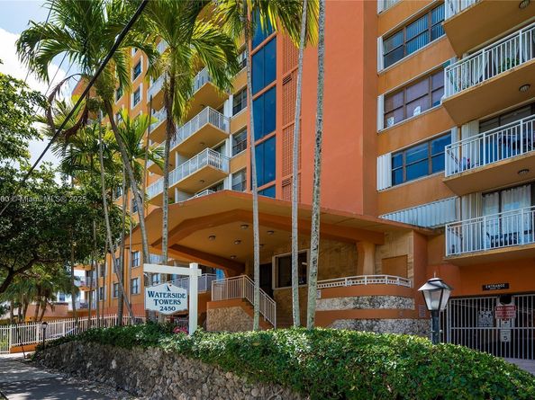 2450 NE 135th St 607, North Miami FL 33181