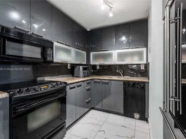2450 NE 135th St 607, North Miami FL 33181