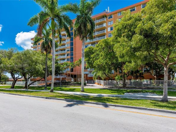2450 NE 135th St 607, North Miami FL 33181