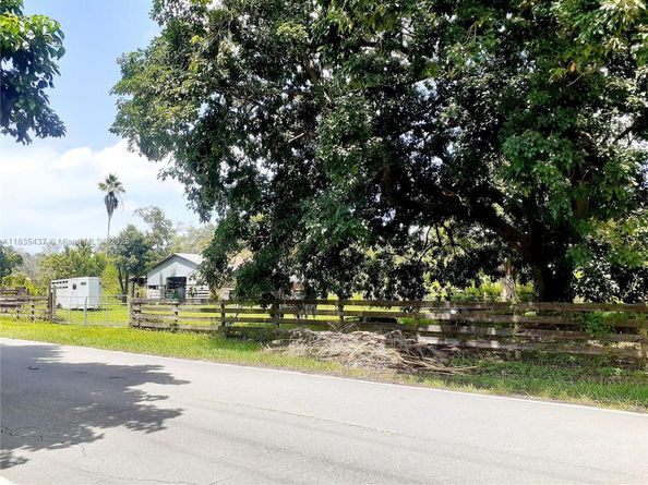 13851 SW 26th St, Davie FL 33325