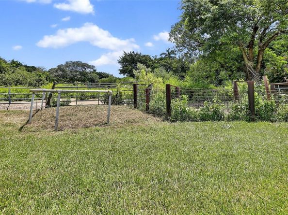 13851 SW 26th St, Davie FL 33325