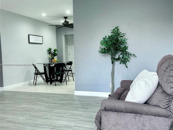6960 NW 11th Ct, Margate FL 33063