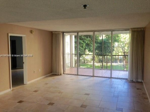 3910 Inverrary Blvd 304B, Lauderhill FL 33319