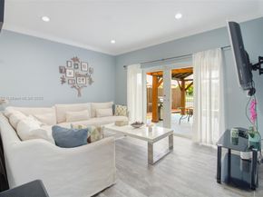 1033 NE 41st Ave, Homestead FL 33033