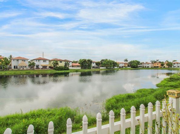 1033 NE 41st Ave, Homestead FL 33033