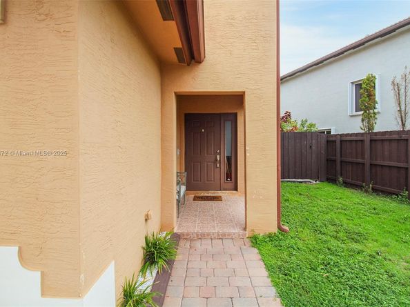 1033 NE 41st Ave, Homestead FL 33033