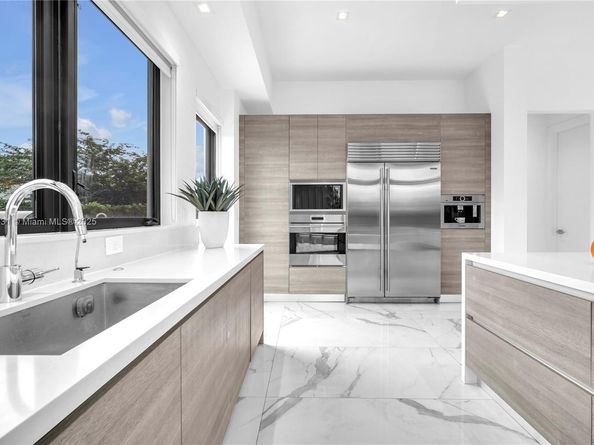 16572 S Botaniko Dr S, Weston FL 33326