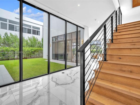 16572 S Botaniko Dr S, Weston FL 33326