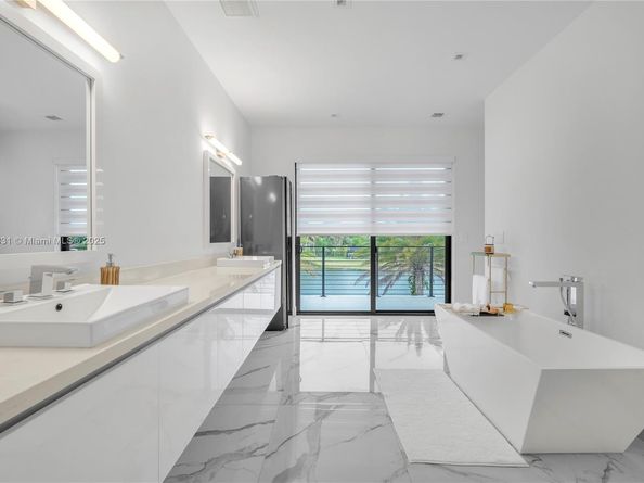 16572 S Botaniko Dr S, Weston FL 33326