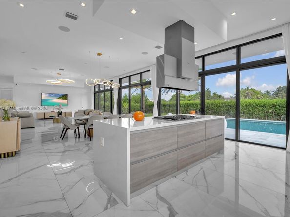 16572 S Botaniko Dr S, Weston FL 33326