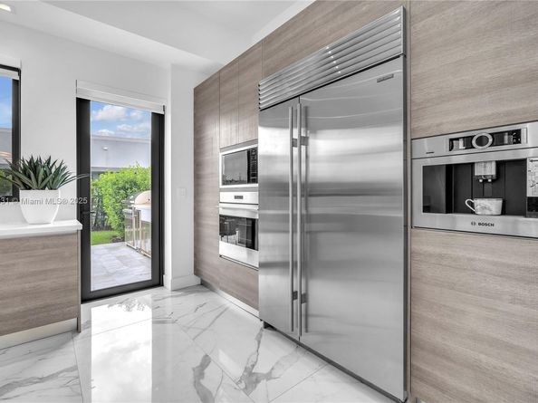 16572 S Botaniko Dr S, Weston FL 33326