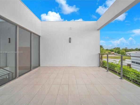 16572 S Botaniko Dr S, Weston FL 33326