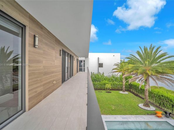 16572 S Botaniko Dr S, Weston FL 33326