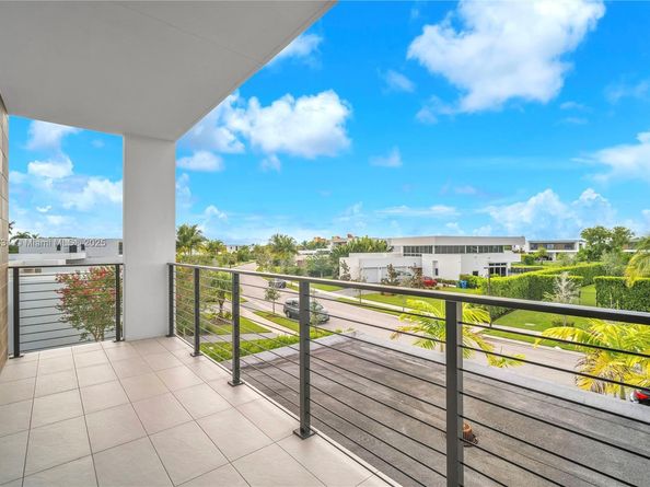 16572 S Botaniko Dr S, Weston FL 33326