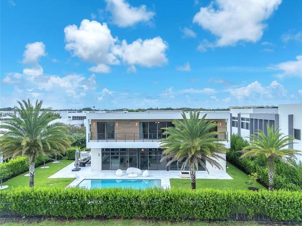 16572 S Botaniko Dr S, Weston FL 33326