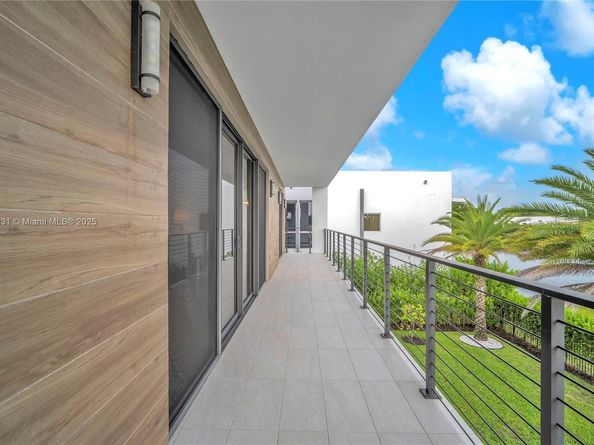 16572 S Botaniko Dr S, Weston FL 33326