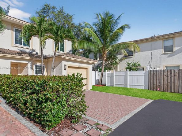 4456 Crystal Lake Dr, Deerfield Beach FL 33064