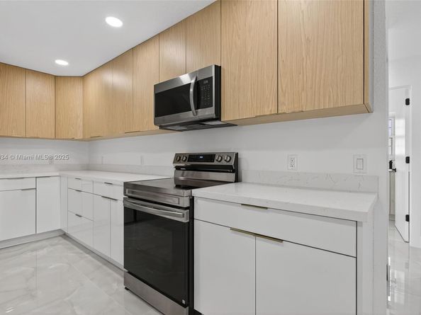 4456 Crystal Lake Dr, Deerfield Beach FL 33064