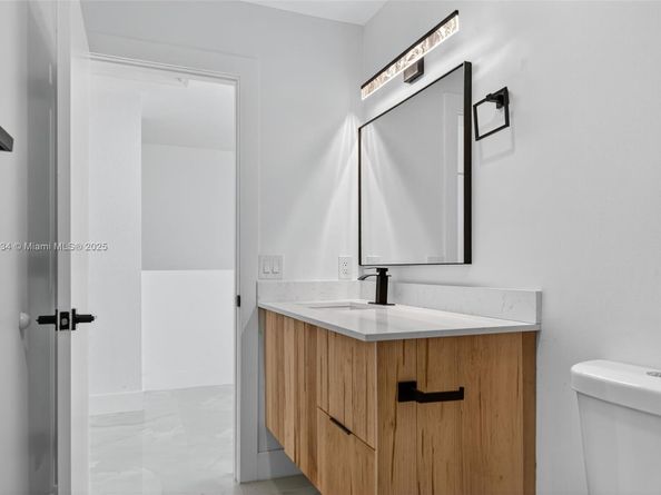 4456 Crystal Lake Dr, Deerfield Beach FL 33064