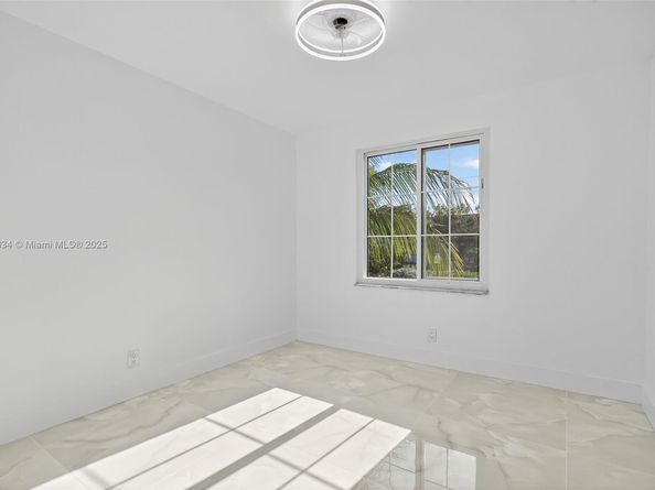 4456 Crystal Lake Dr, Deerfield Beach FL 33064